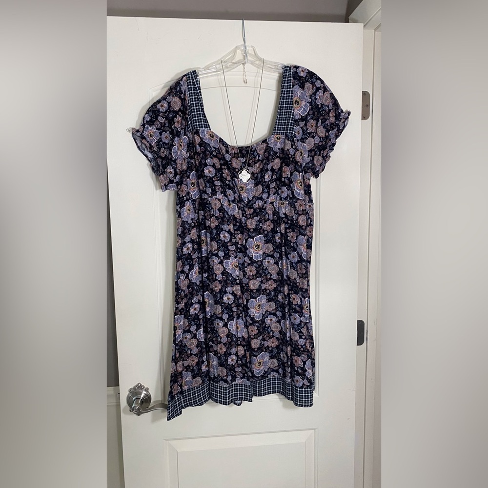 SO Floral Short Sleeve Dress and necklace